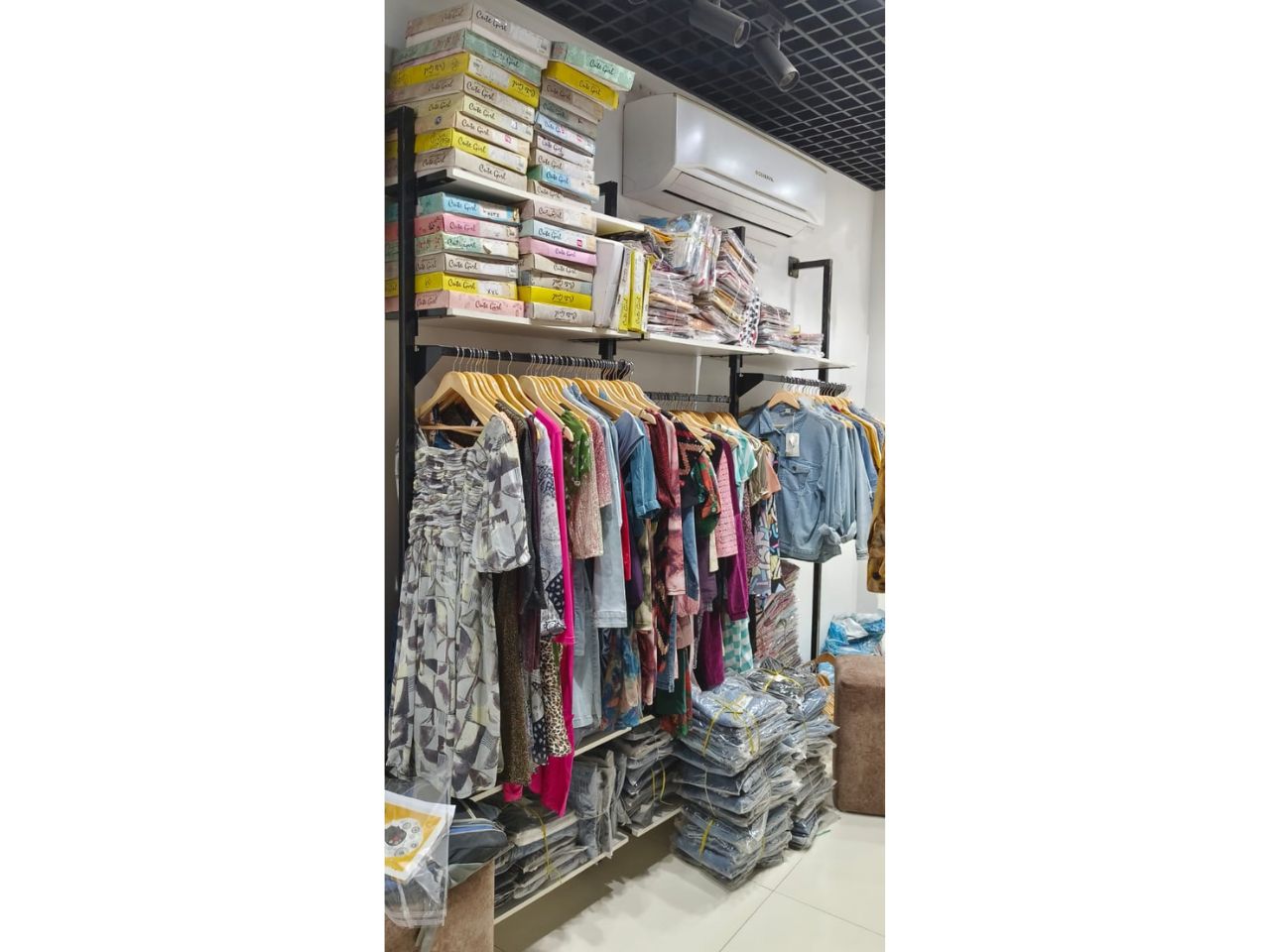 183160533_Hanging Garment Display Racks.jpg